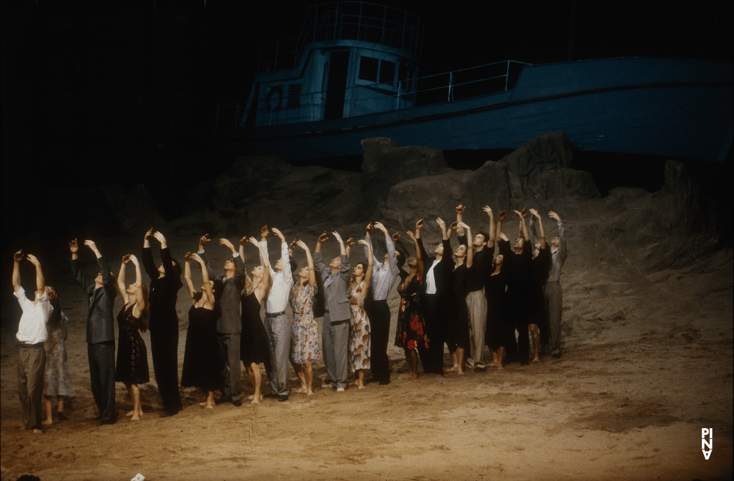 Photo de « Das Stück mit dem Schiff (La pièce au bateau) » de Pina Bausch