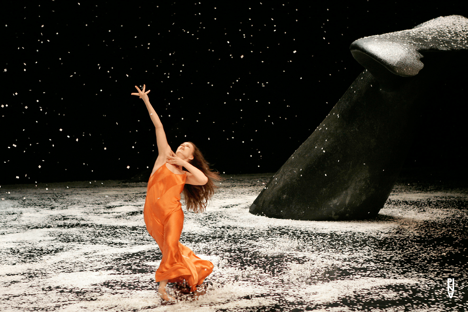 Thusnelda Mercy in “Ten Chi” by Pina Bausch with Tanztheater Wuppertal at Théâtre de la Ville Paris (France), May 2, 2005