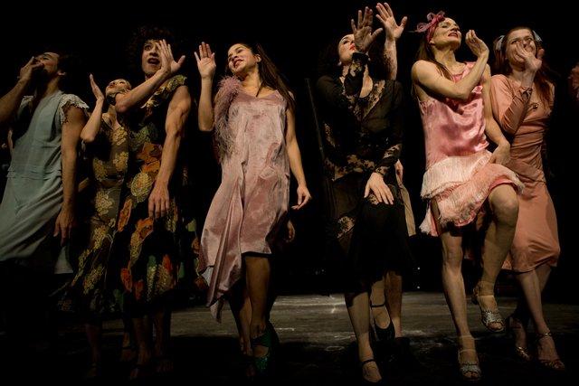 „Die sieben Todsünden“ von Pina Bausch mit Tanztheater Wuppertal im Schauspielhaus Wuppertal (Deutschland), 27. November 2008