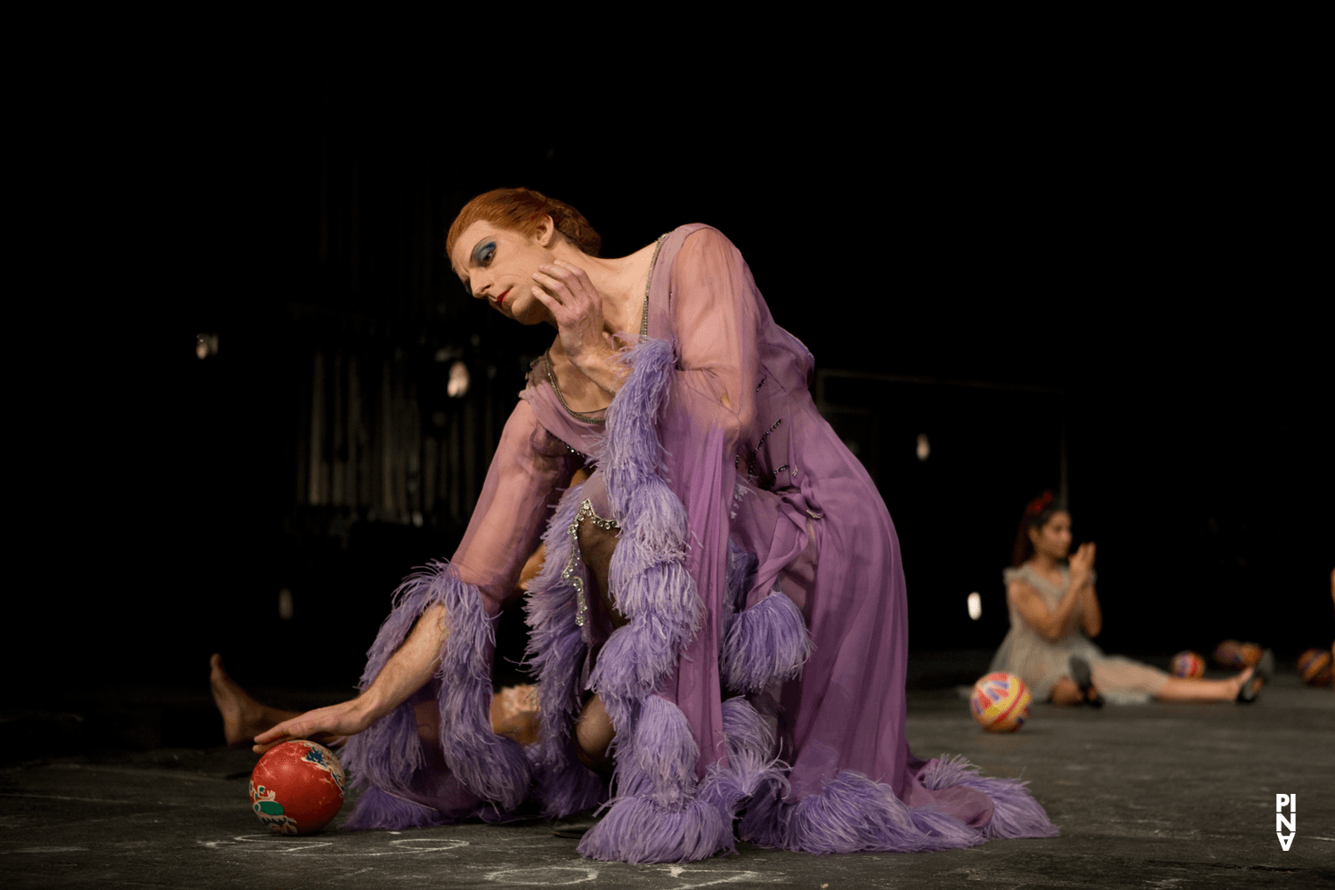 Pascal Merighi dans « Les Sept Péchés capitaux » de Pina Bausch avec Tanztheater Wuppertal au Schauspielhaus Wuppertal (Allemagne), 27 novembre 2008