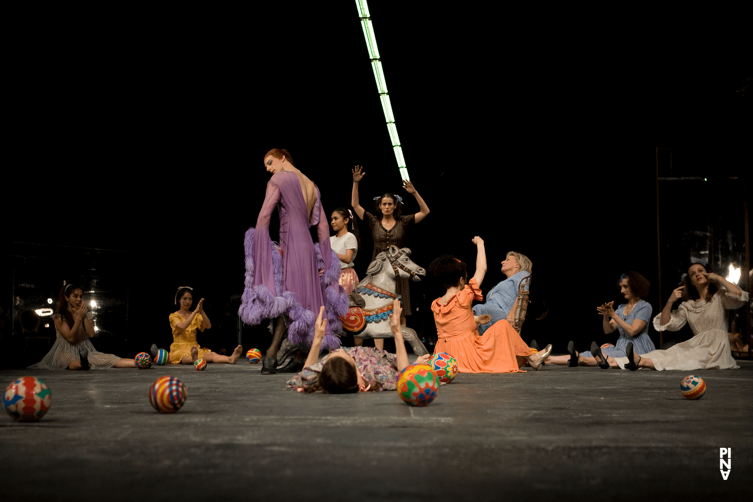 „Die sieben Todsünden“ von Pina Bausch mit Tanztheater Wuppertal im Opernhaus Wuppertal (Deutschland), 29. April 2009