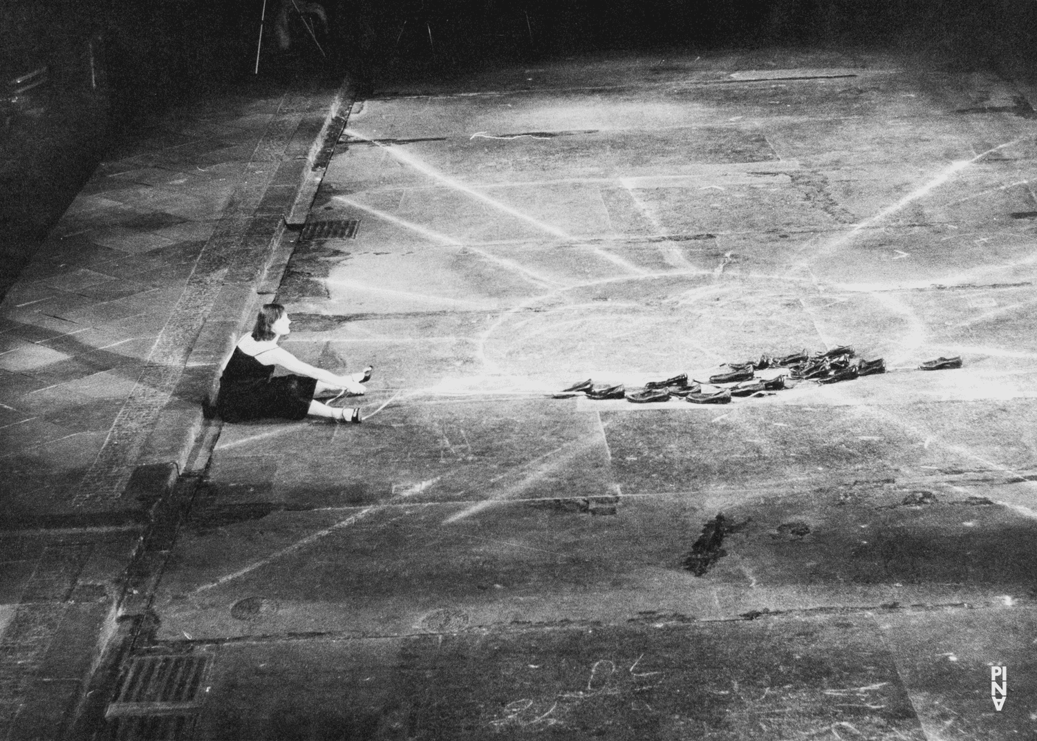 Silvia Kesselheim dans « Les Sept Péchés capitaux » de Pina Bausch