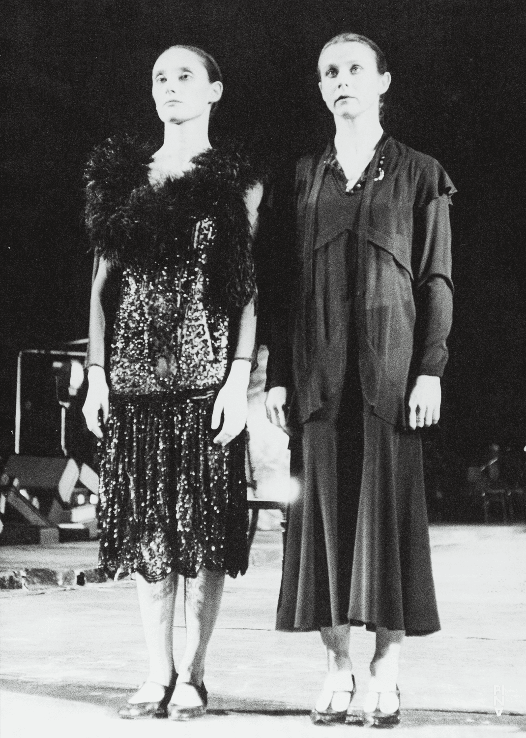 Josephine Ann Endicott und Nazareth Panadero in „Die sieben Todsünden“ von Pina Bausch