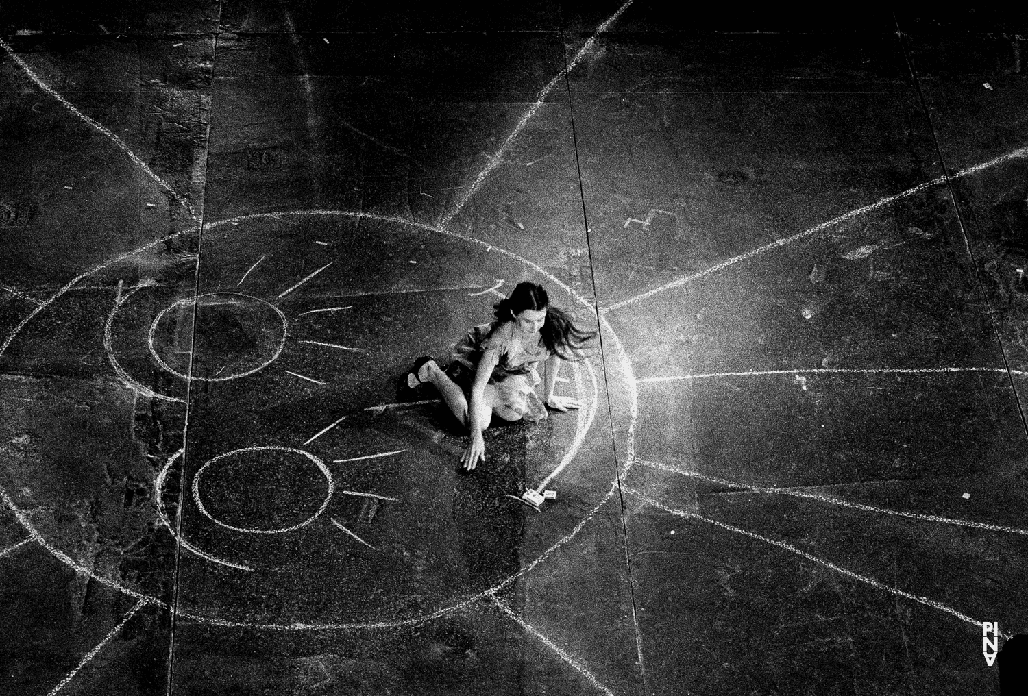 Josephine Ann Endicott in „Die sieben Todsünden“ von Pina Bausch