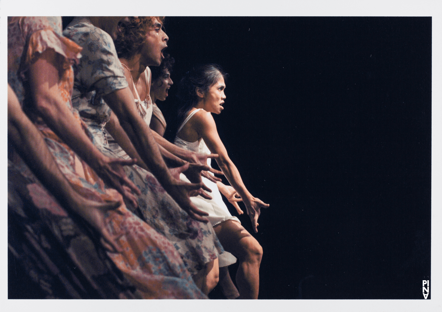 Ditta Miranda Jasjfi, Eddie Martinez et Aleš Čuček dans « Les Sept Péchés capitaux » de Pina Bausch