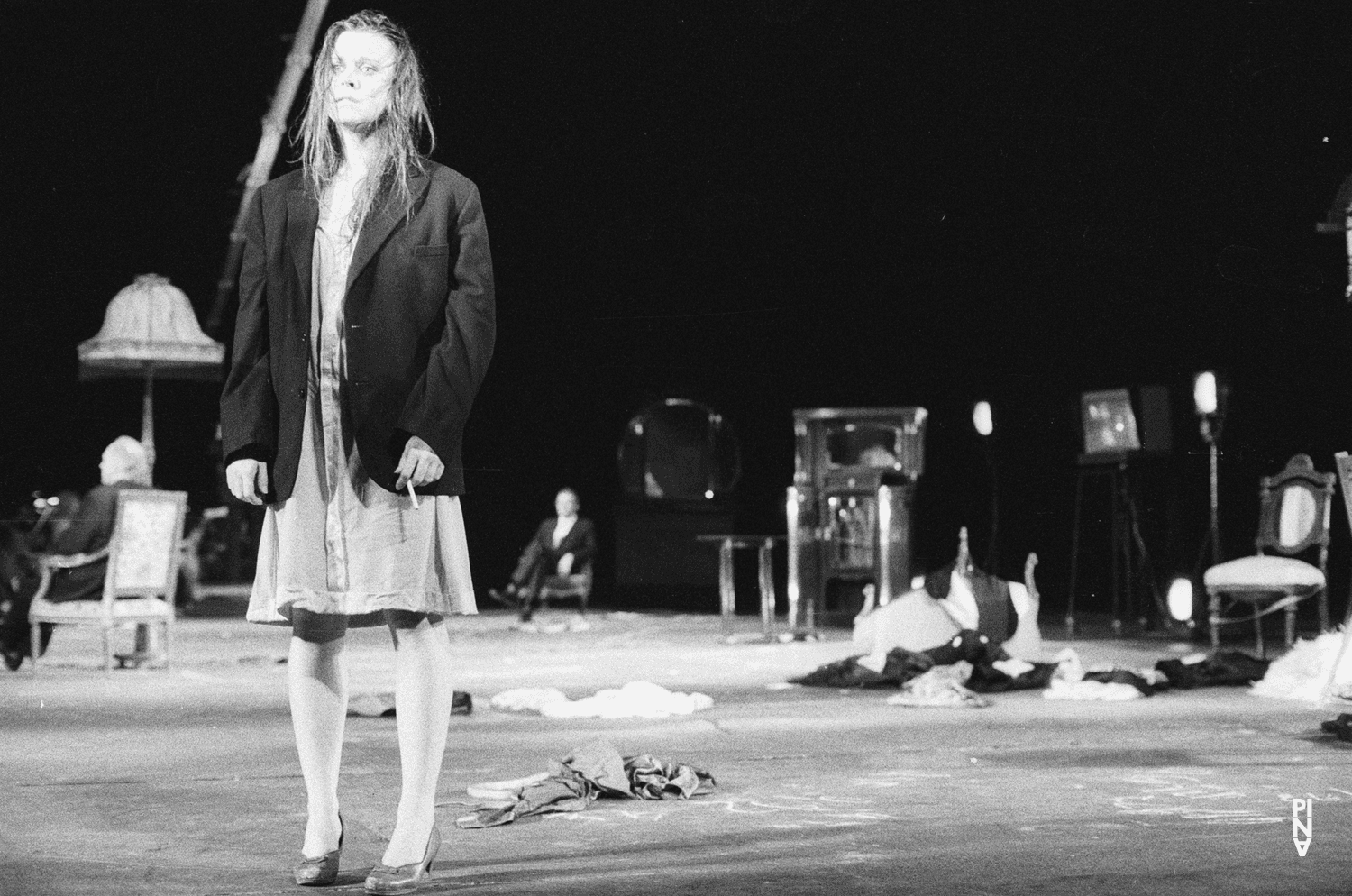 Josephine Ann Endicott in „Die sieben Todsünden“ von Pina Bausch