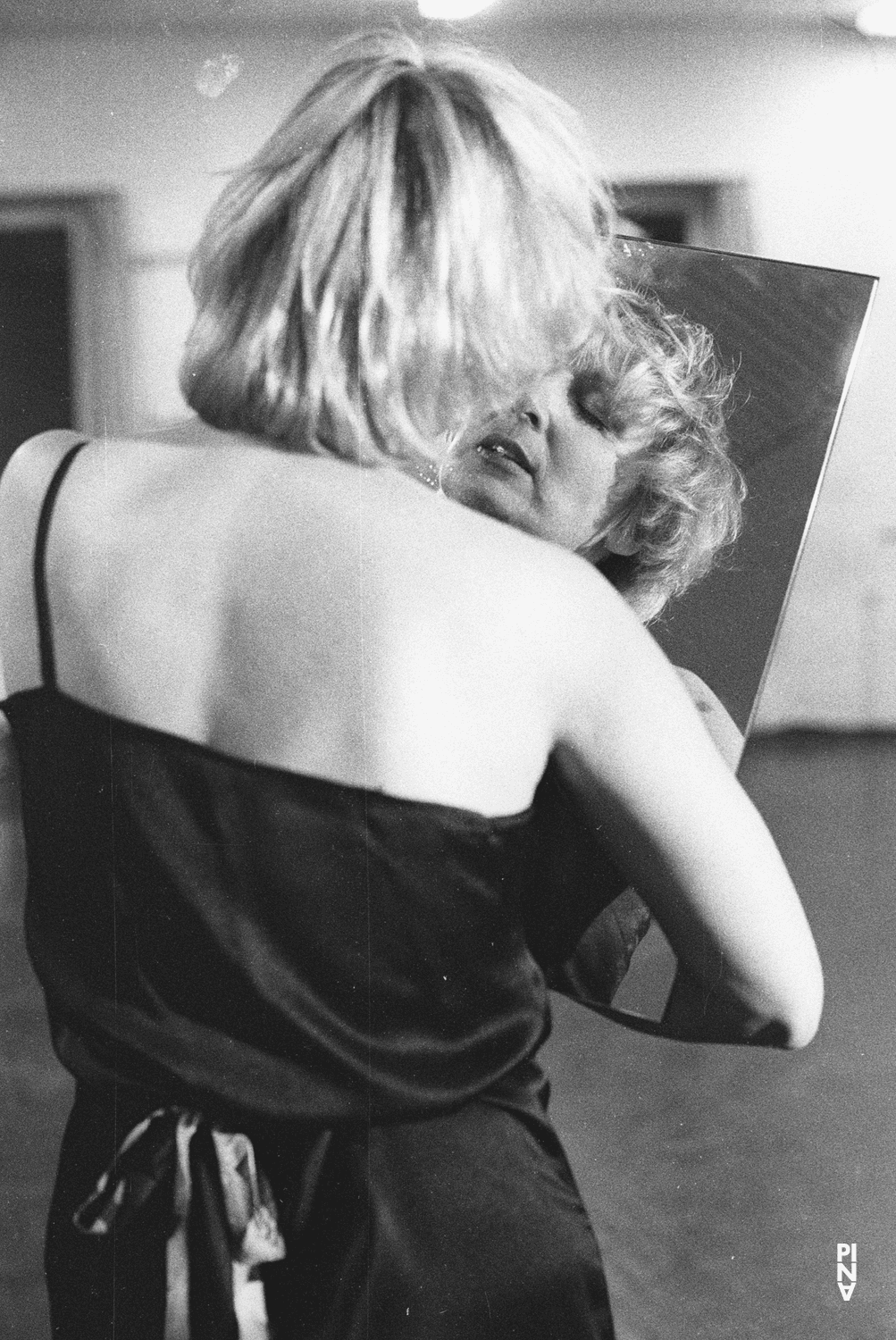 Karin Rasenack in „Die sieben Todsünden“ von Pina Bausch