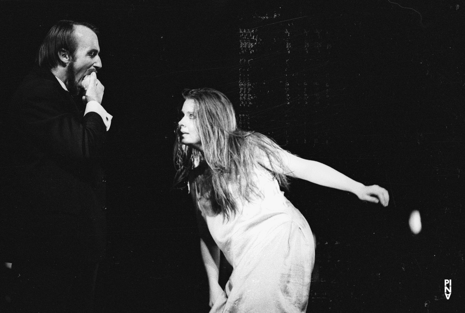 Hans Pop und Josephine Ann Endicott in „Die sieben Todsünden“ von Pina Bausch