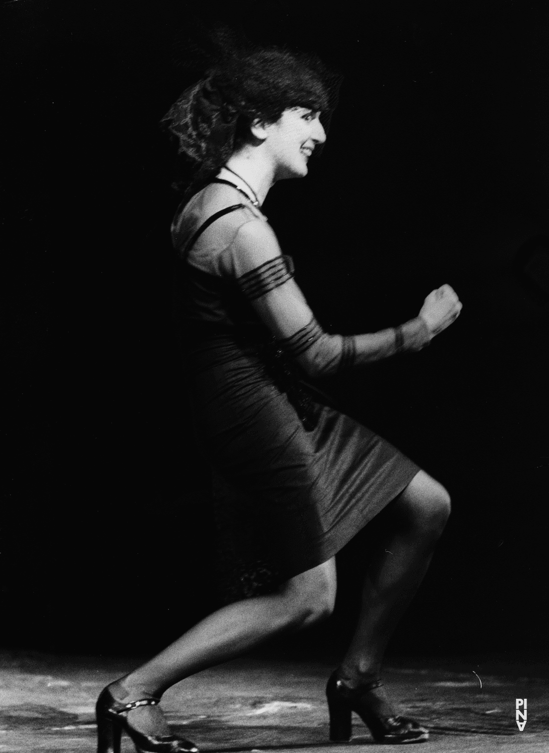 Cristiana Morganti dans « Les Sept Péchés capitaux » de Pina Bausch