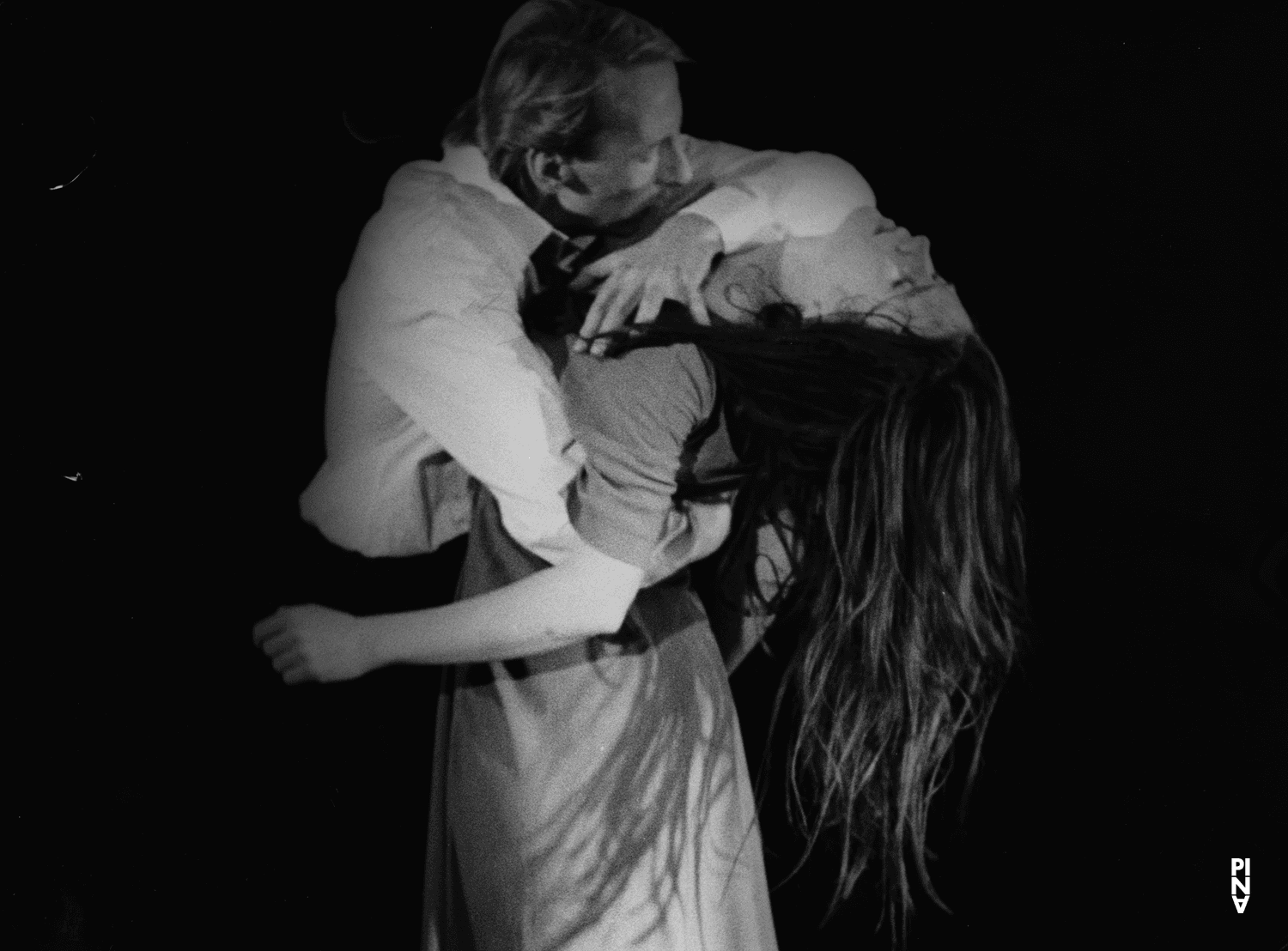 Josephine Ann Endicott et Dominique Mercy dans « Les Sept Péchés capitaux » de Pina Bausch