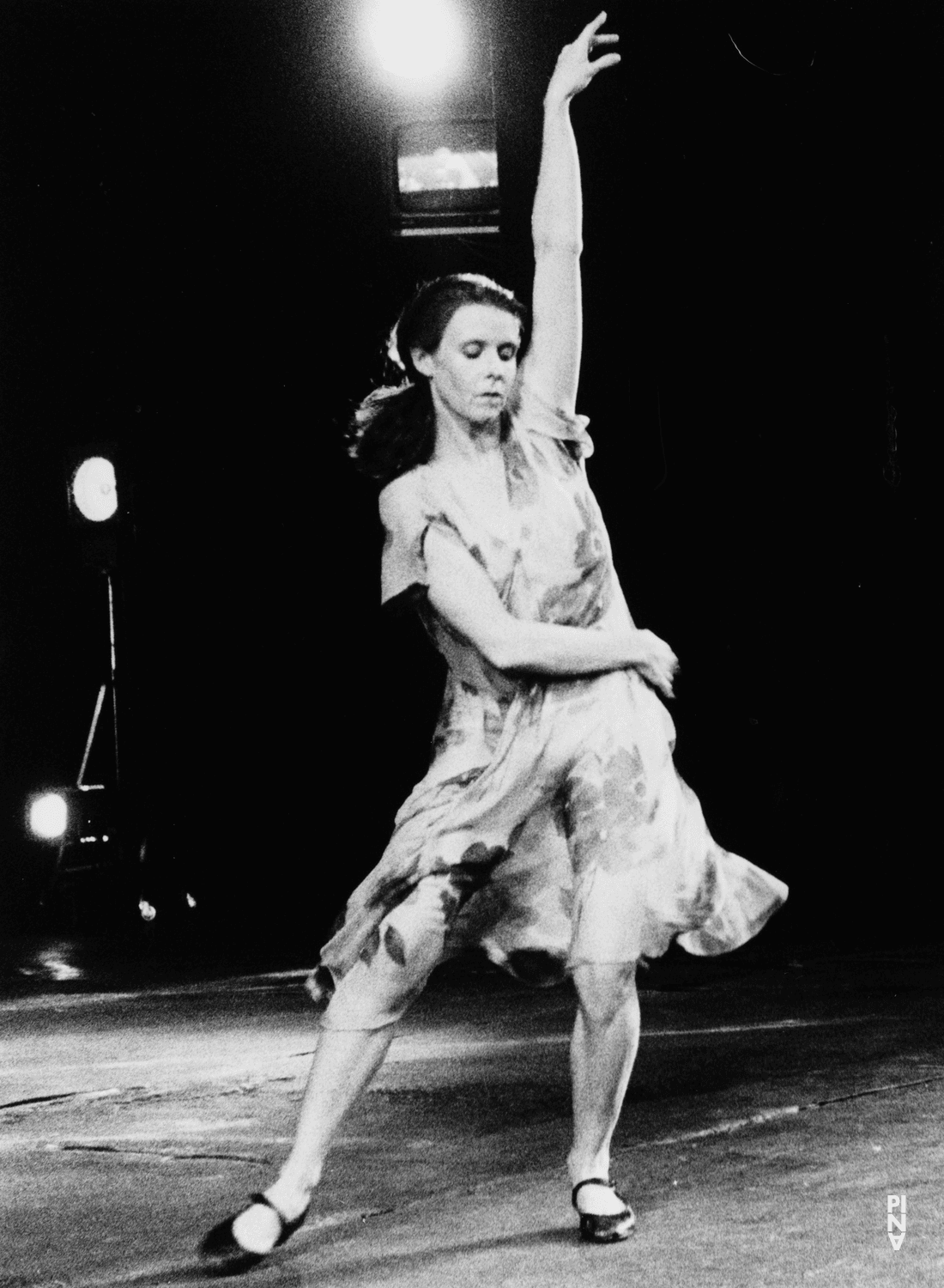Josephine Ann Endicott in „Die sieben Todsünden“ von Pina Bausch
