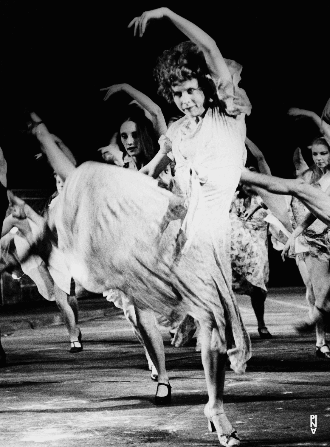 Josephine Ann Endicott, Nazareth Panadero et Melanie Lien Palm dans « Les Sept Péchés capitaux » de Pina Bausch