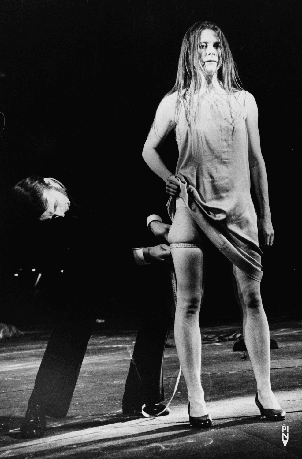 Josephine Ann Endicott et Hans Pop dans « Les Sept Péchés capitaux » de Pina Bausch