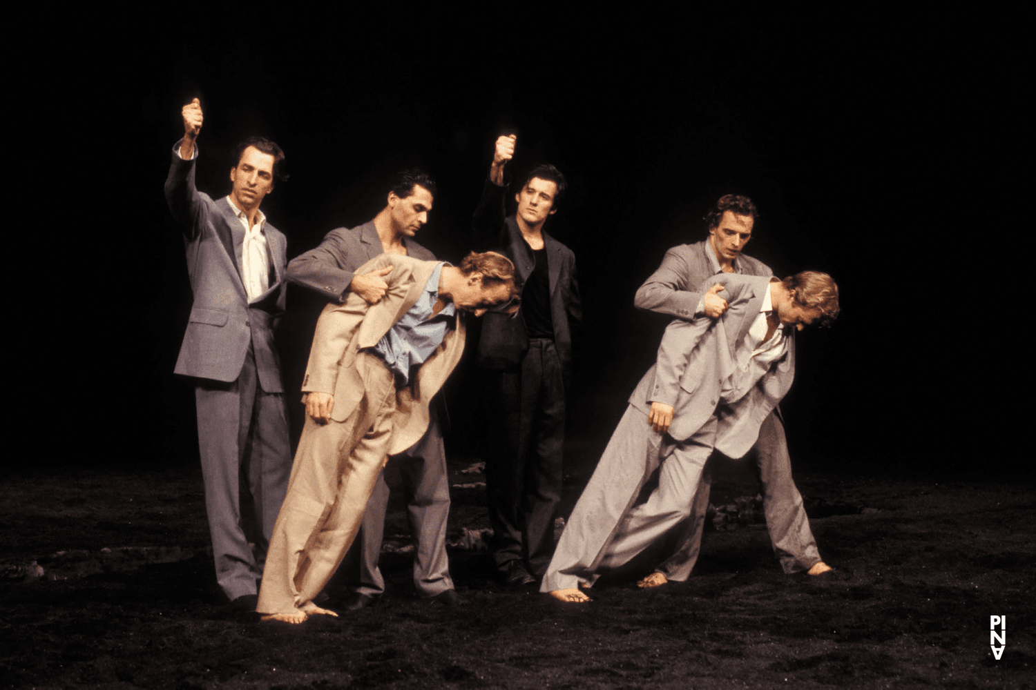 « Ein Trauerspiel (Jeu de deuil) » de Pina Bausch avec Tanztheater Wuppertal au  Théâtre de la Ville Paris (France), 7 février 1995