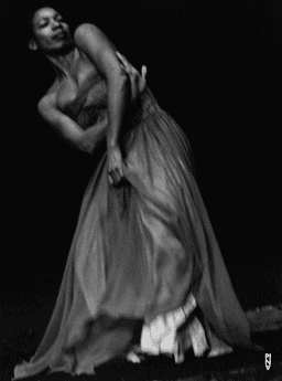 Quincella Swyningan in “Ein Trauerspiel” by Pina Bausch | Photo: Detlef Erler