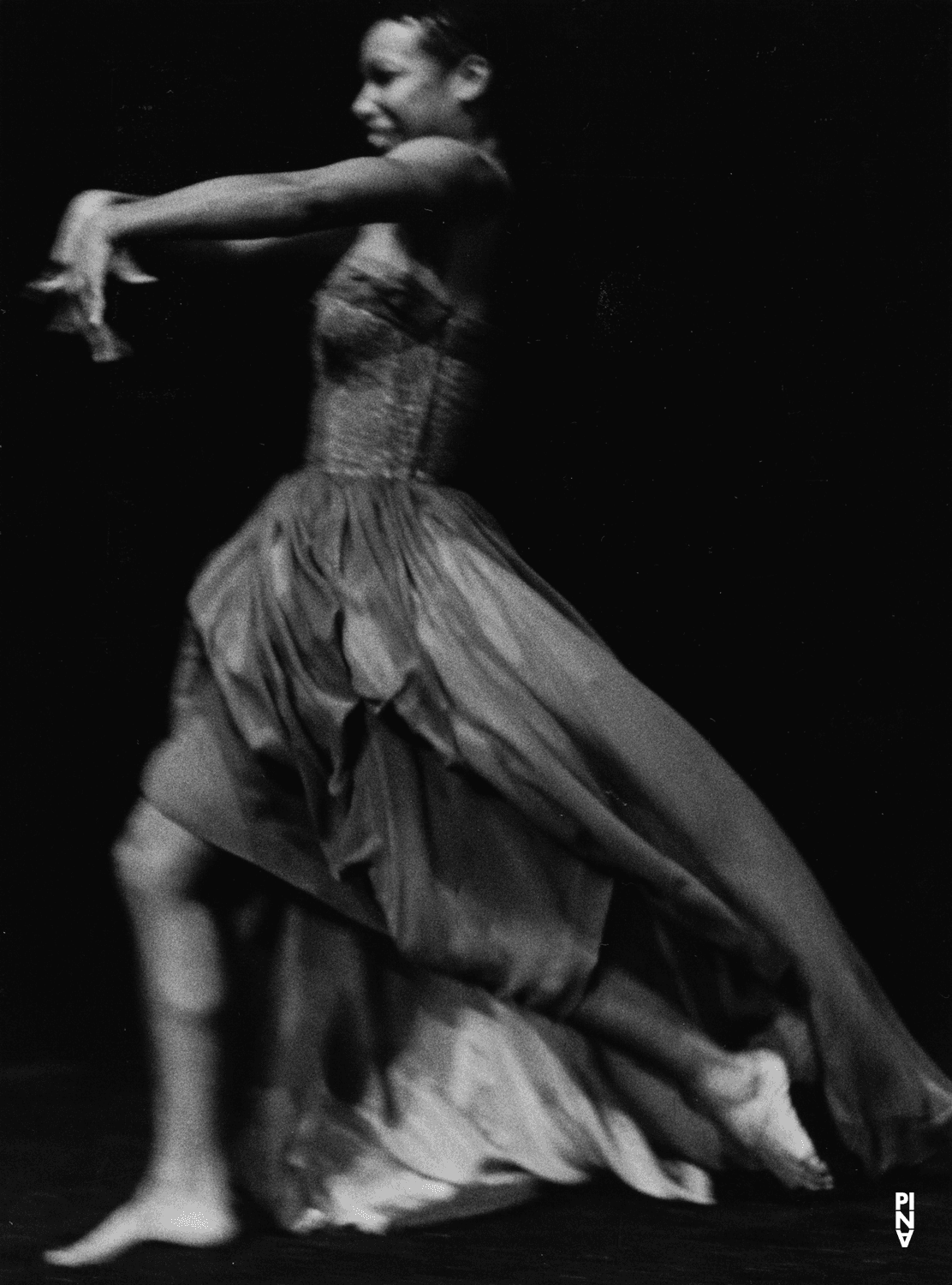 Quincella Swyningan in “Ein Trauerspiel” by Pina Bausch