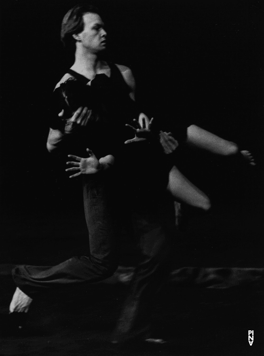 Felix Ruckert et Ruth Amarante dans « Ein Trauerspiel (Jeu de deuil) » de Pina Bausch