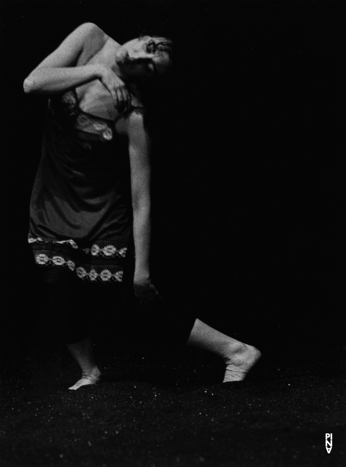 Cristiana Morganti dans « Ein Trauerspiel (Jeu de deuil) » de Pina Bausch