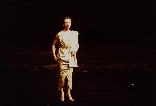Dominique Mercy in „Ein Trauerspiel“ von Pina Bausch im Schauspielhaus Wuppertal, Spielzeit 1993/94