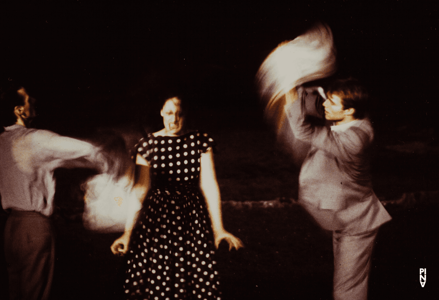 Bernd Uwe Marszan, Hans Beenhakker et Nazareth Panadero dans « Ein Trauerspiel (Jeu de deuil) » de Pina Bausch au Schauspielhaus Wuppertal, saison 1993/94