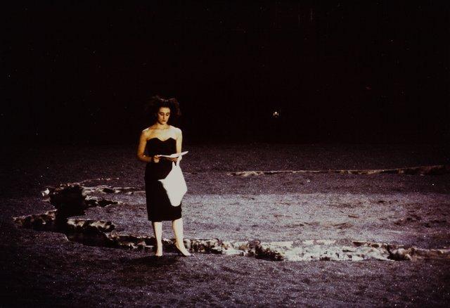 Cristiana Morganti dans « Ein Trauerspiel (Jeu de deuil) » de Pina Bausch au Schauspielhaus Wuppertal, saison 1993/94