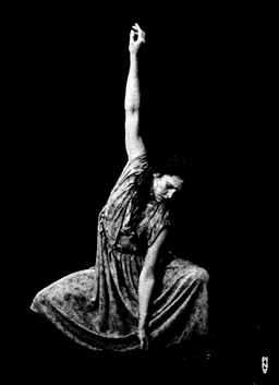 Ruth Amarante in “Ein Trauerspiel” by Pina Bausch | Photo: Maarten Vanden Abeele