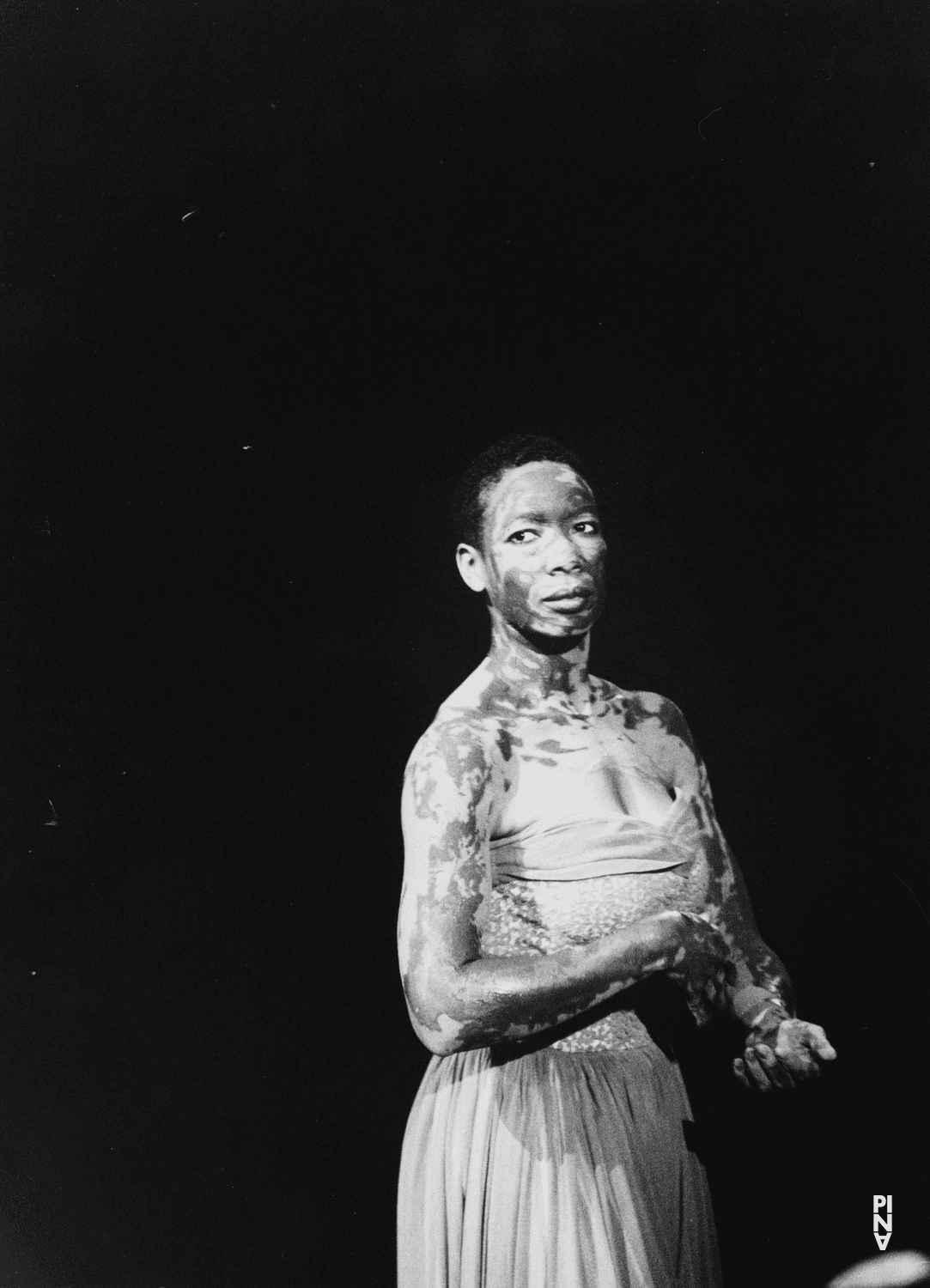 Quincella Swyningan in “Ein Trauerspiel” by Pina Bausch