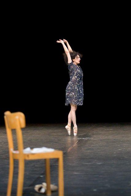 Cristiana Morganti in „Viktor“ von Pina Bausch mit Tanztheater Wuppertal im Opernhaus Wuppertal (Deutschland), 19. Mai 2010