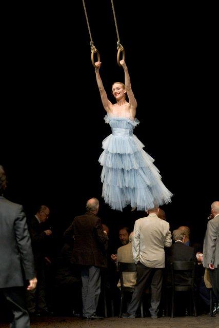 Julie Shanahan dans « Viktor » de Pina Bausch avec Tanztheater Wuppertal à l'Opernhaus Wuppertal (Allemagne), 19 mai 2010