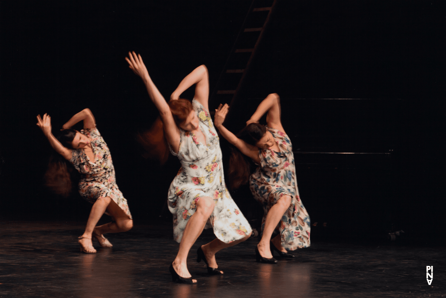 Anna Wehsarg, Azusa Seyama et Ruth Amarante dans « Viktor » de Pina Bausch