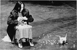 Kyomi Ichida in “Viktor” by Pina Bausch | Photo: Detlef Erler