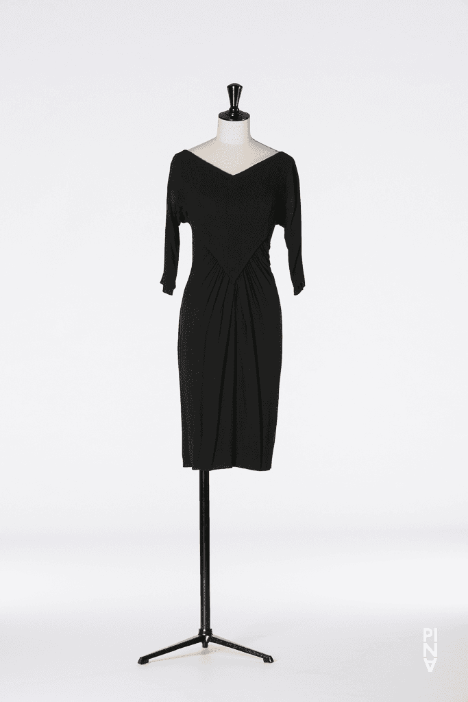 Jupe courte, porté dans Anne Martin en « Viktor » de Pina Bausch