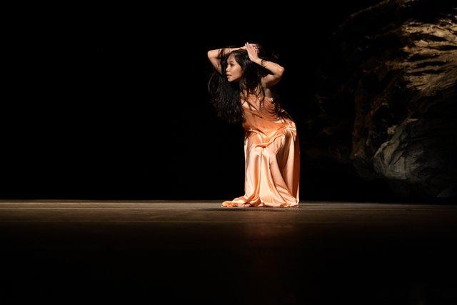 Ditta Miranda Jasjfi in “Vollmond (Full Moon)” by Pina Bausch with Tanztheater Wuppertal at Schauspielhaus Wuppertal (Germany), May 10, 2006
