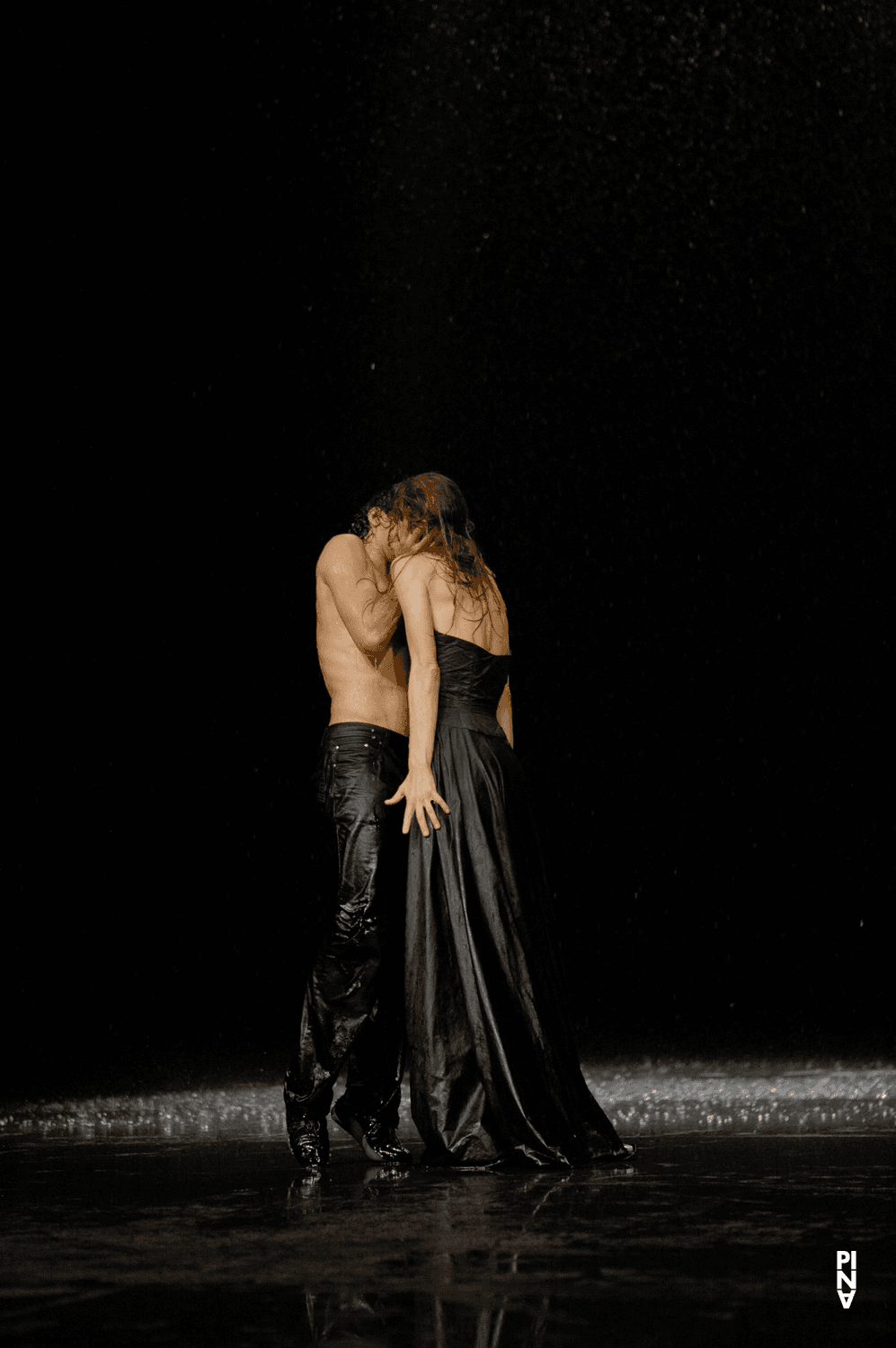 „Vollmond“ von Pina Bausch mit Tanztheater Wuppertal im Schauspielhaus Wuppertal (Deutschland), 27. September 2006
