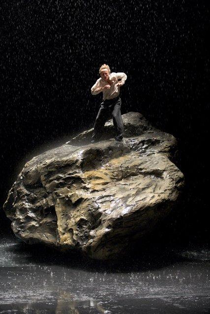 Dominique Mercy dans « Vollmond (Pleine lune) » de Pina Bausch avec Tanztheater Wuppertal au  Théâtre de la Ville Paris (France), 15 juin 2007