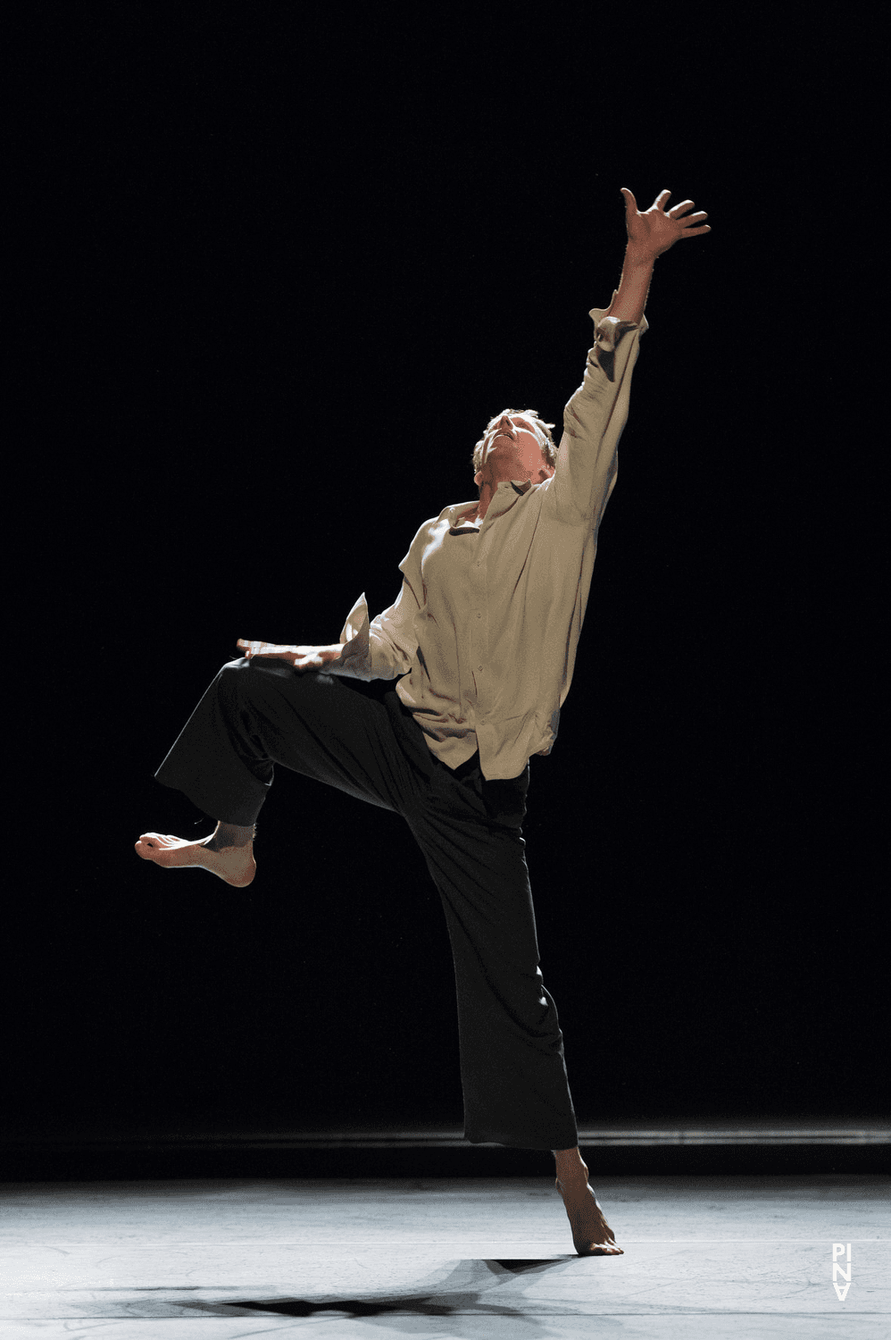 Scott Jennings dans « Vollmond (Pleine lune) » de Pina Bausch avec Tanztheater Wuppertal à l'Opernhaus Wuppertal (Allemagne), 12 juin 2015