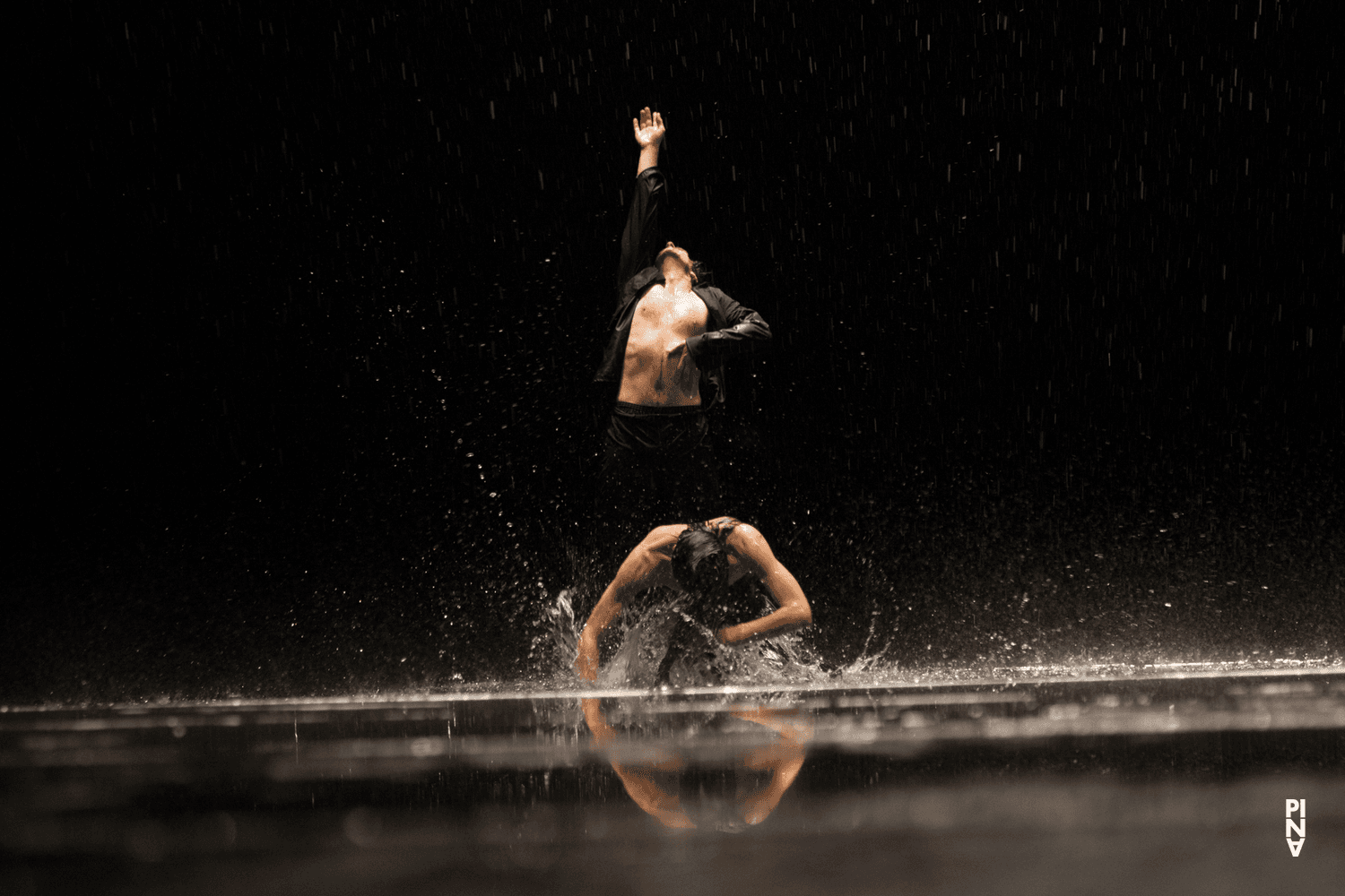 „Vollmond“ von Pina Bausch mit Tanztheater Wuppertal im Opernhaus Wuppertal (Deutschland), 12. Juni 2015