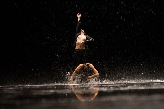 « Vollmond (Pleine lune) » de Pina Bausch avec Tanztheater Wuppertal à l'Opernhaus Wuppertal (Allemagne), 12 juin 2015