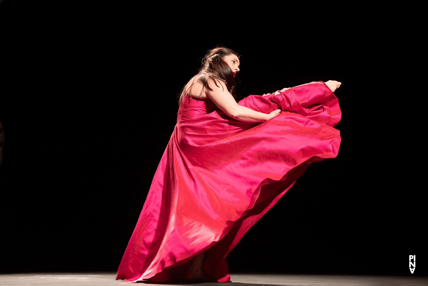 Blanca Noguerol Ramírez dans « Vollmond (Pleine lune) » de Pina Bausch avec Tanztheater Wuppertal à l'Opernhaus Wuppertal (Allemagne), 19 mars 2026