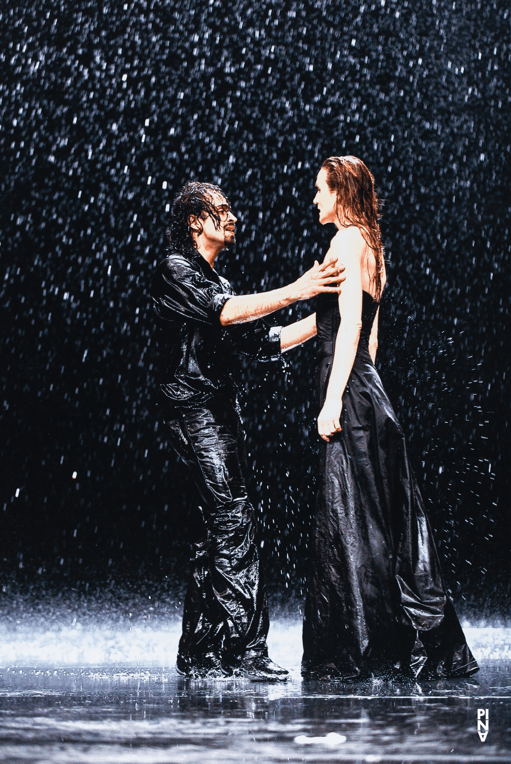 Julie Anne Stanzak und Jorge Puerta Armenta in „Vollmond“ von Pina Bausch