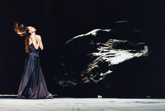 Julie Anne Stanzak in „Vollmond“ von Pina Bausch, 27. September 2006