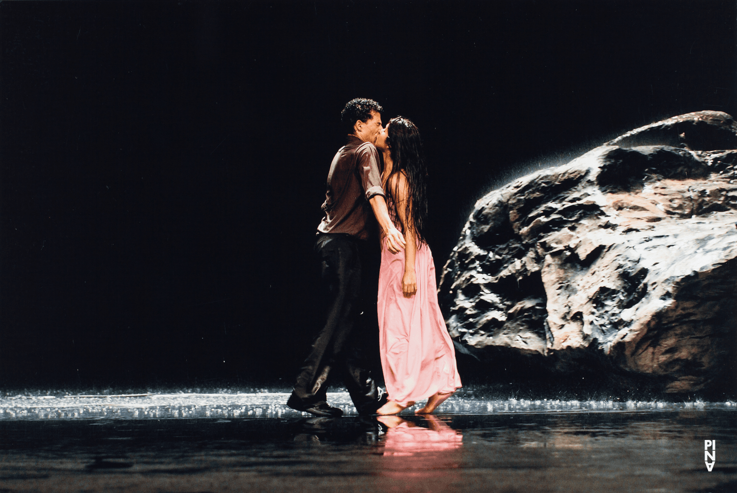 Fernando Suels Mendoza et Silvia Farias Heredia dans « Vollmond (Pleine lune) » de Pina Bausch, 27 septembre 2006
