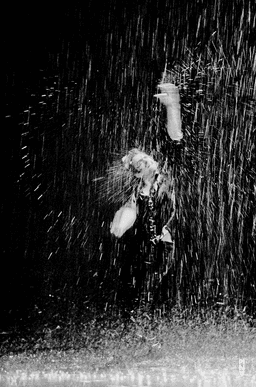 Jorge Puerta Armenta in « Vollmond (Pleine lune) » de Pina Bausch | Photo: Maarten Vanden Abeele