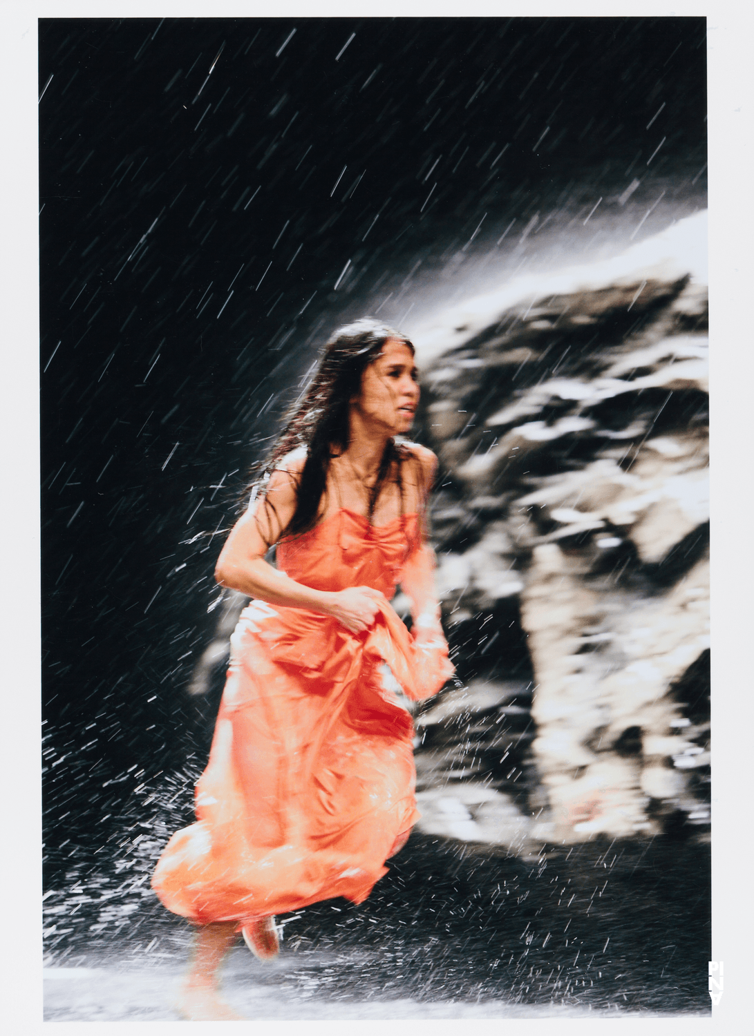 Ditta Miranda Jasjfi dans « Vollmond (Pleine lune) » de Pina Bausch