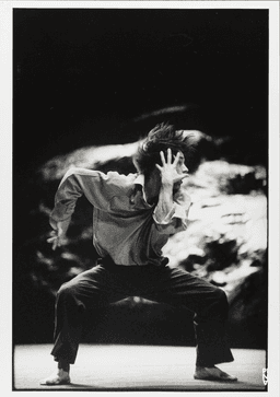 Rainer Behr in „Vollmond“ von Pina Bausch | Foto: Guy Delahaye