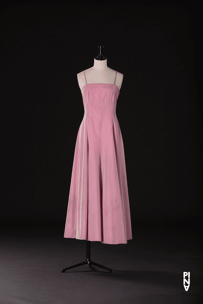 Langes Kleid, getragen in „Vollmond“ von Pina Bausch