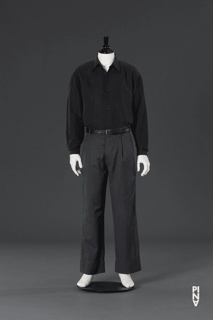 Chemise, porté dans Rainer Behr en « Vollmond (Pleine lune) » de Pina Bausch
