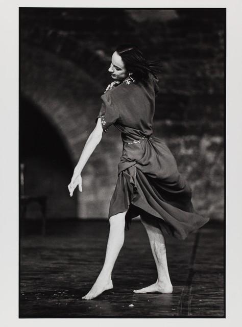 Anne Martin dans « Walzer » de Pina Bausch dans la Cour d'honneur du Palais des Papes, saison 1982/83
