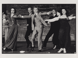 « Walzer » de Pina Bausch dans la Cour d'honneur du Palais des Papes, saison 1982/83 | Photo: Guy Delahaye