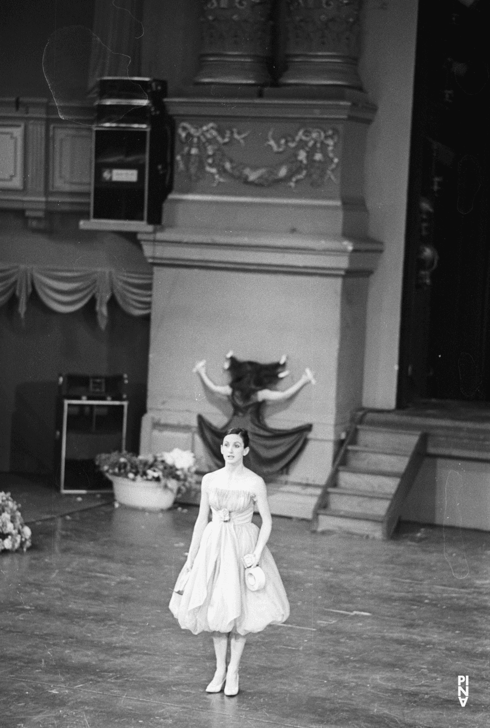 Meryl Tankard in „Walzer“ von Pina Bausch im Koninklijk Theater Carré Amsterdam